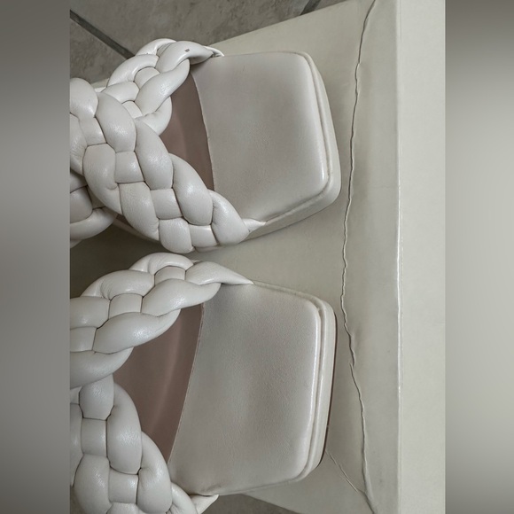 Anne Klein - Picture 4 of 4